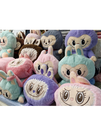 Плюшевый мягкая игрушка Labubu с пледом, тренд 2025