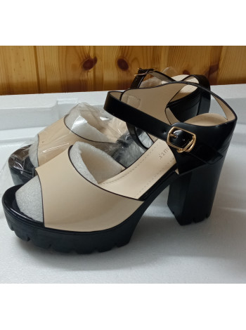 Босоножки бежевые